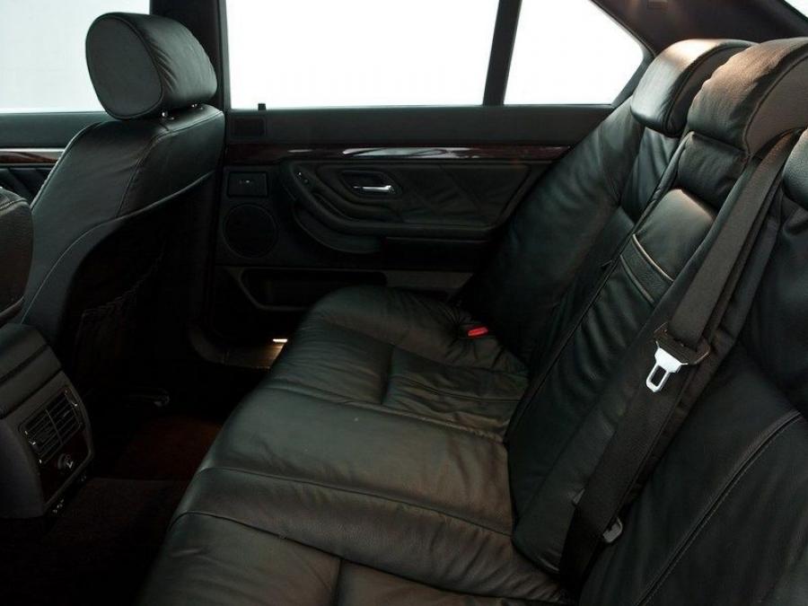  BMW 740i Sport Pack 1999 года  (фото 7 из 11)